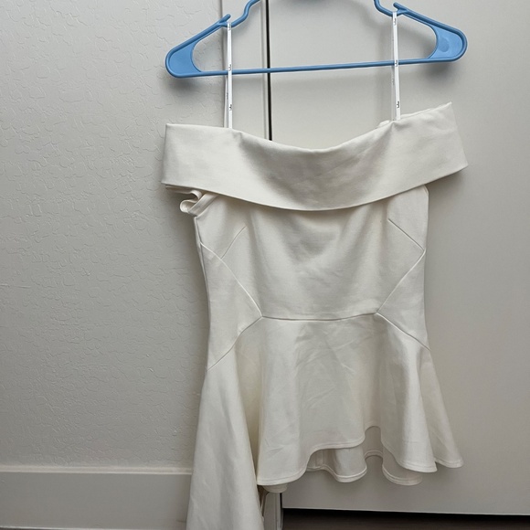 BRAND NEW WITH TAGS White Lulus off the shoulder shirt - Picture 4 of 5